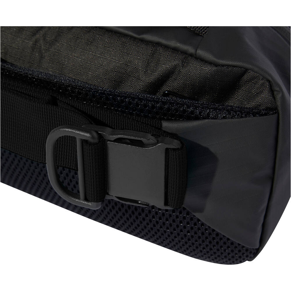 adidas neceser MERCEDES INTELLIGENT PACKING SYSTEM 05