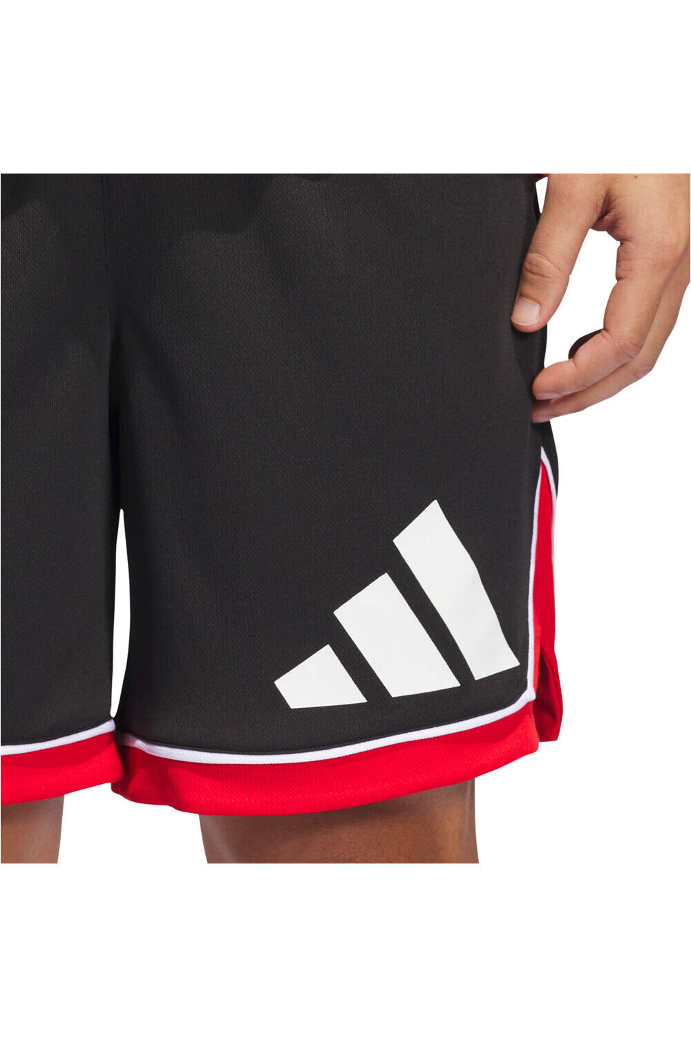 adidas pantalón baloncesto BADGE OF SPORT vista detalle