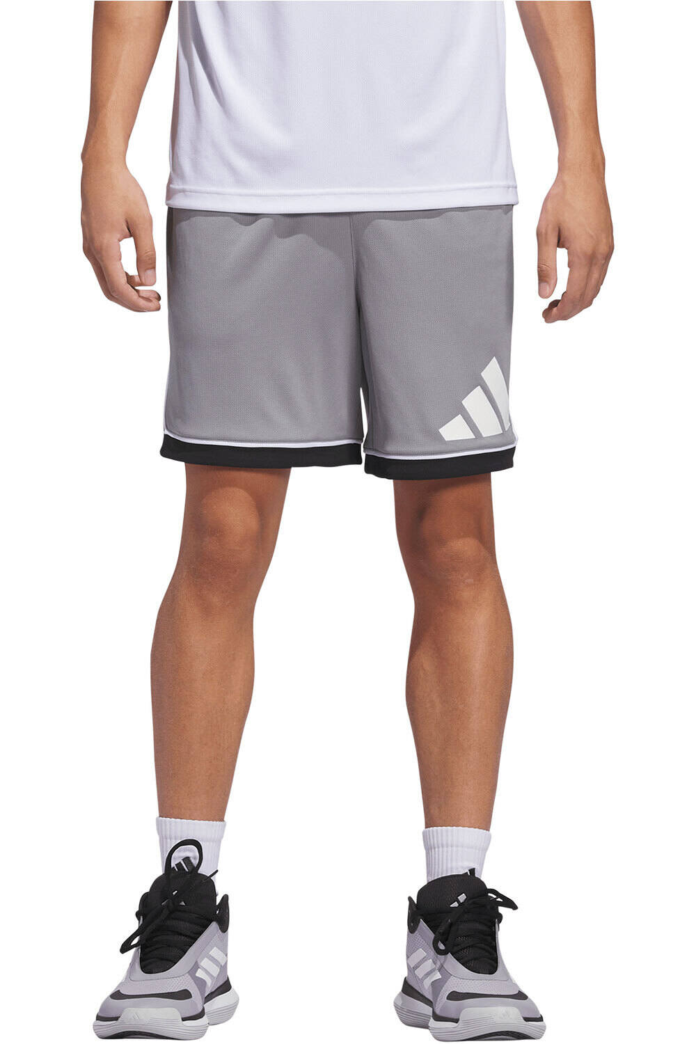 adidas pantalón baloncesto BADGE OF SPORT vista frontal