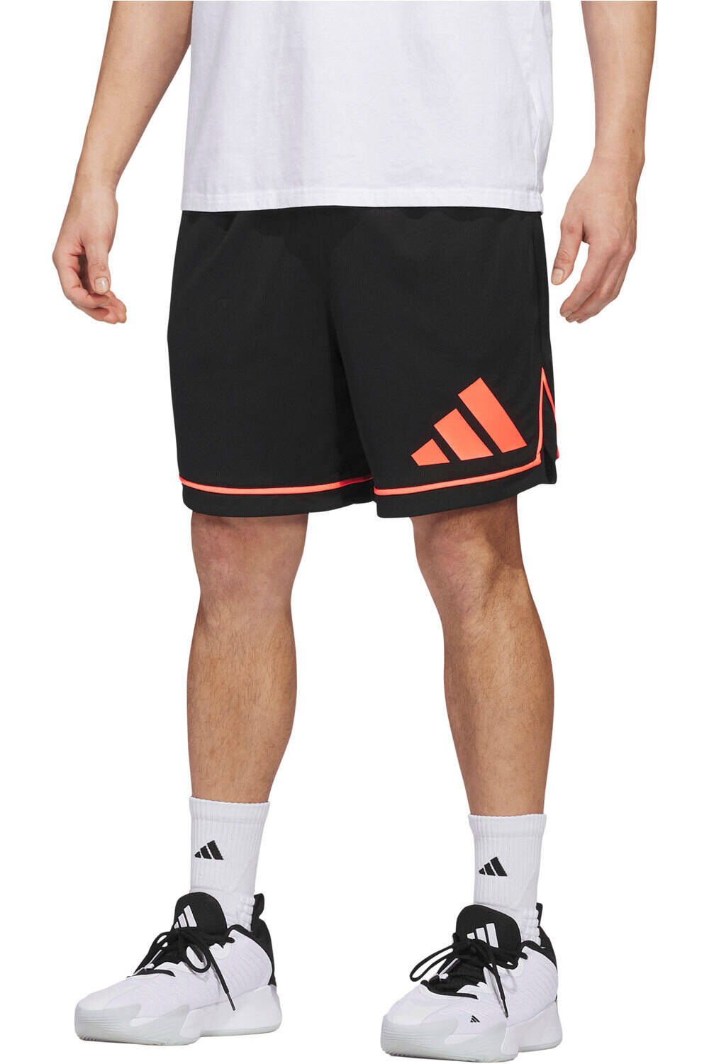 adidas pantalón baloncesto BADGE OF SPORT vista frontal