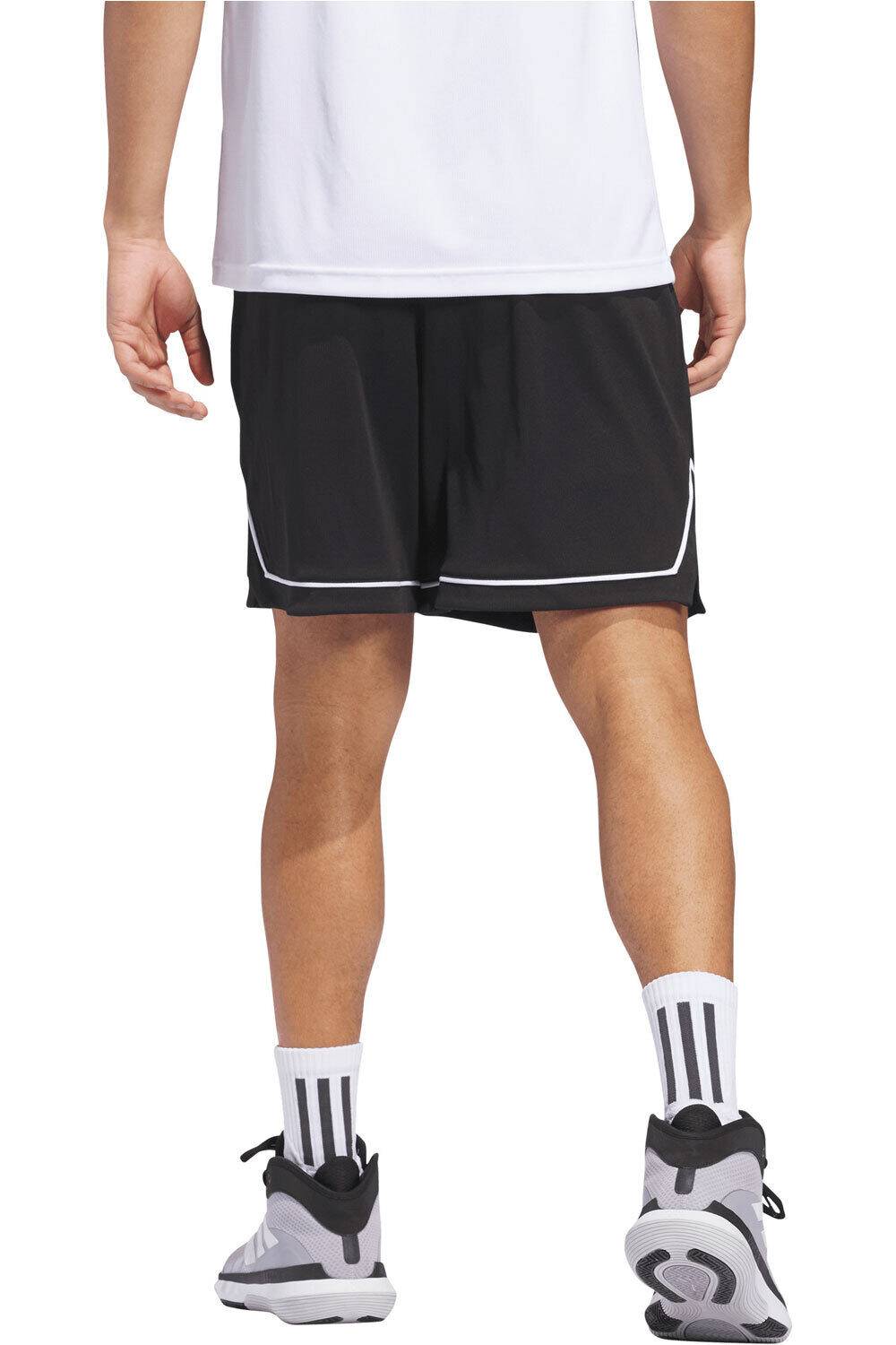 adidas pantalón baloncesto BADGE OF SPORT vista trasera