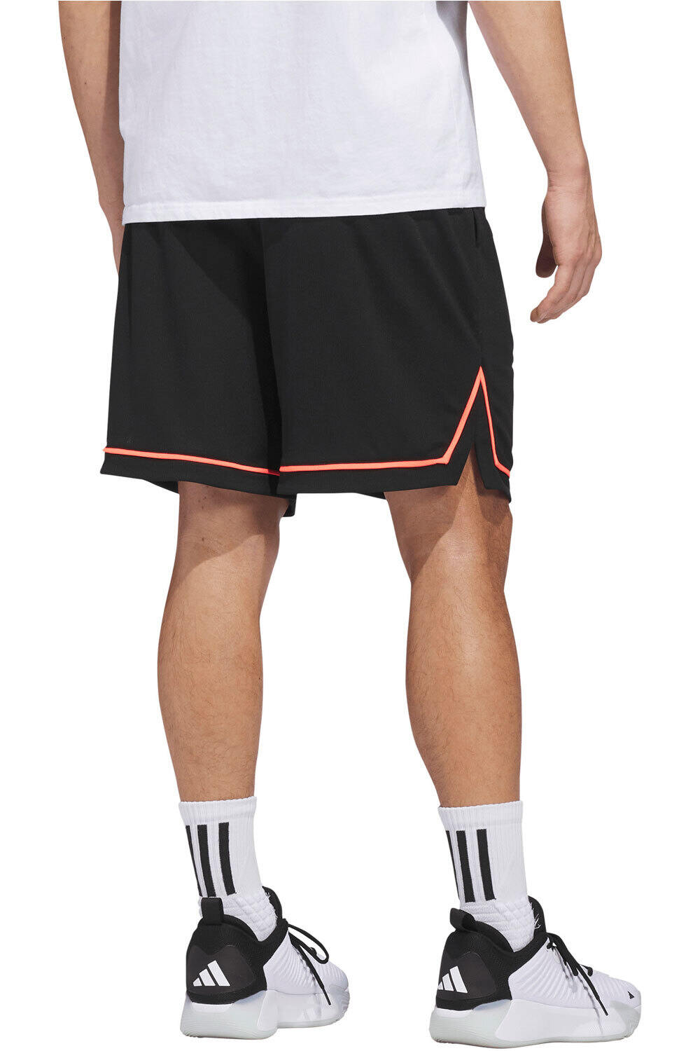 adidas pantalón baloncesto BADGE OF SPORT vista trasera