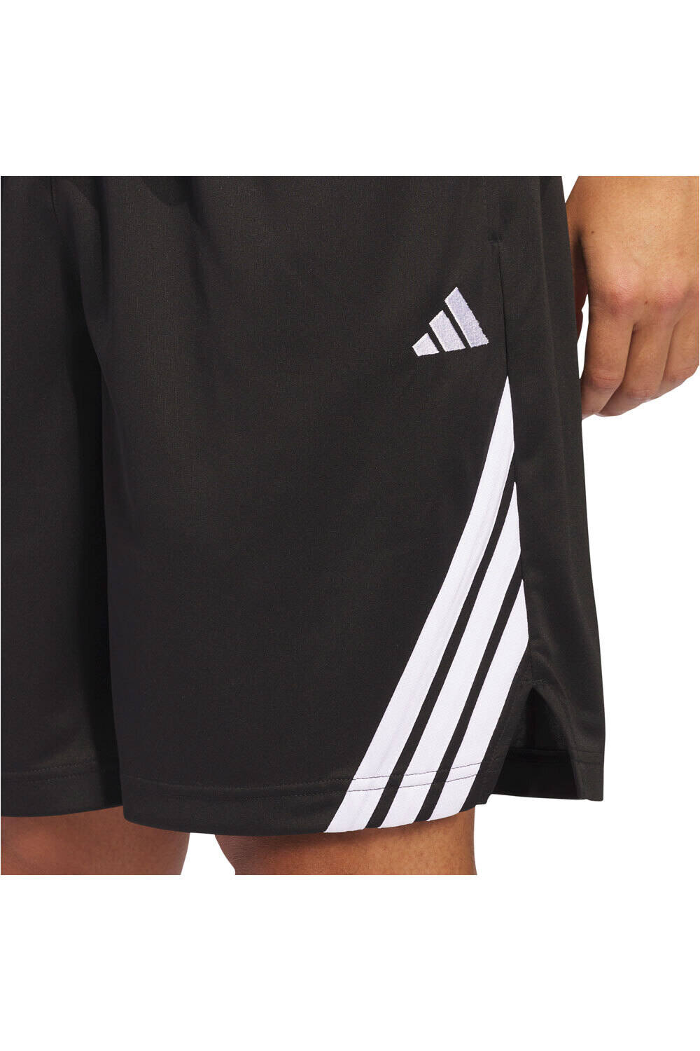 adidas pantalón baloncesto LEGENDS 3-STRIPES vista detalle
