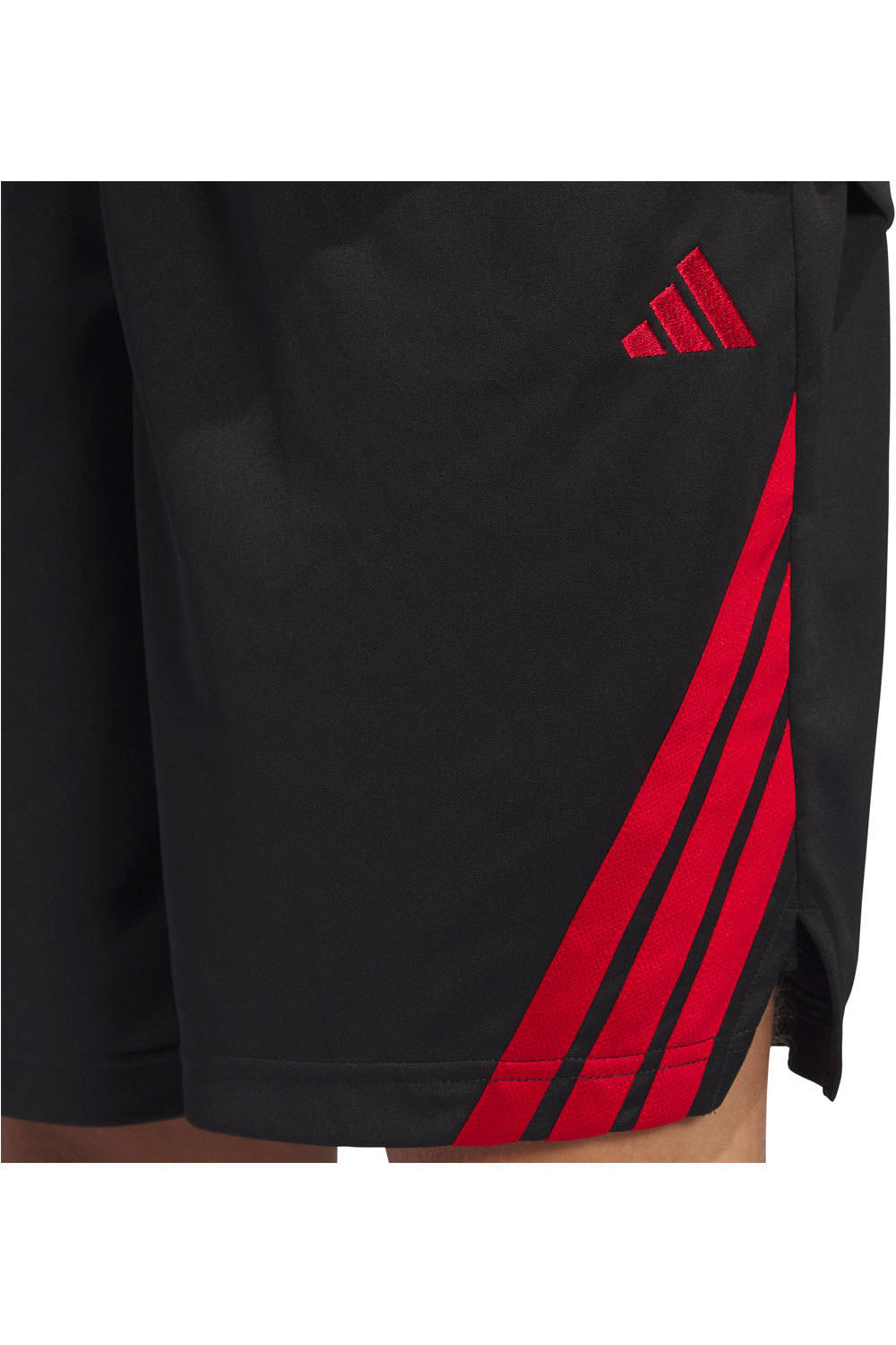 adidas pantalón baloncesto LEGENDS 3-STRIPES vista detalle