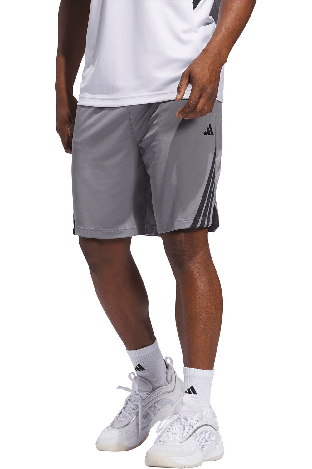 adidas pantalón baloncesto LEGENDS 3-STRIPES vista frontal