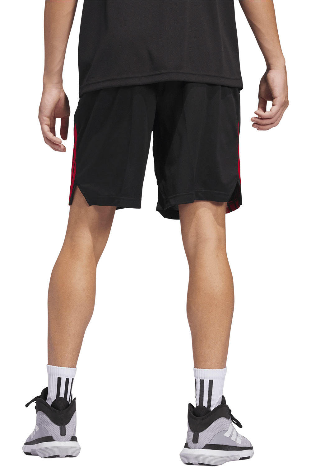 adidas pantalón baloncesto LEGENDS 3-STRIPES vista trasera
