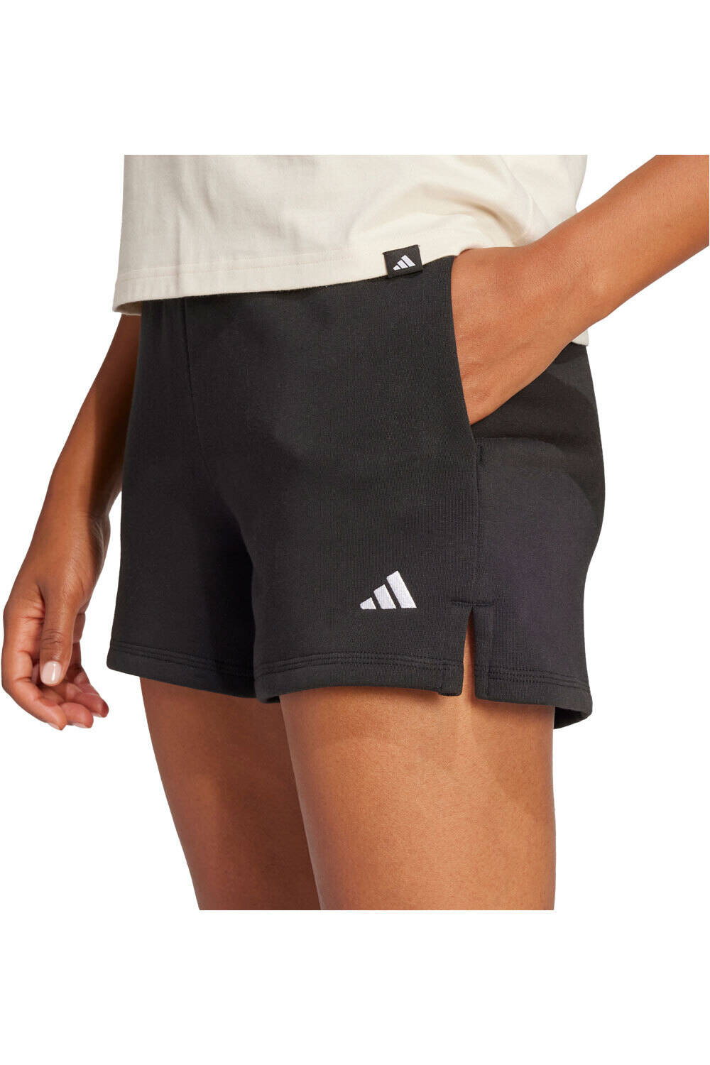 adidas pantalón corto deporte mujer ESSENTIALS 03