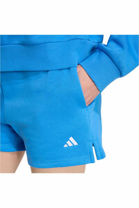 adidas pantalón corto deporte mujer ESSENTIALS SMALL LOGO FEEL COZY vista detalle