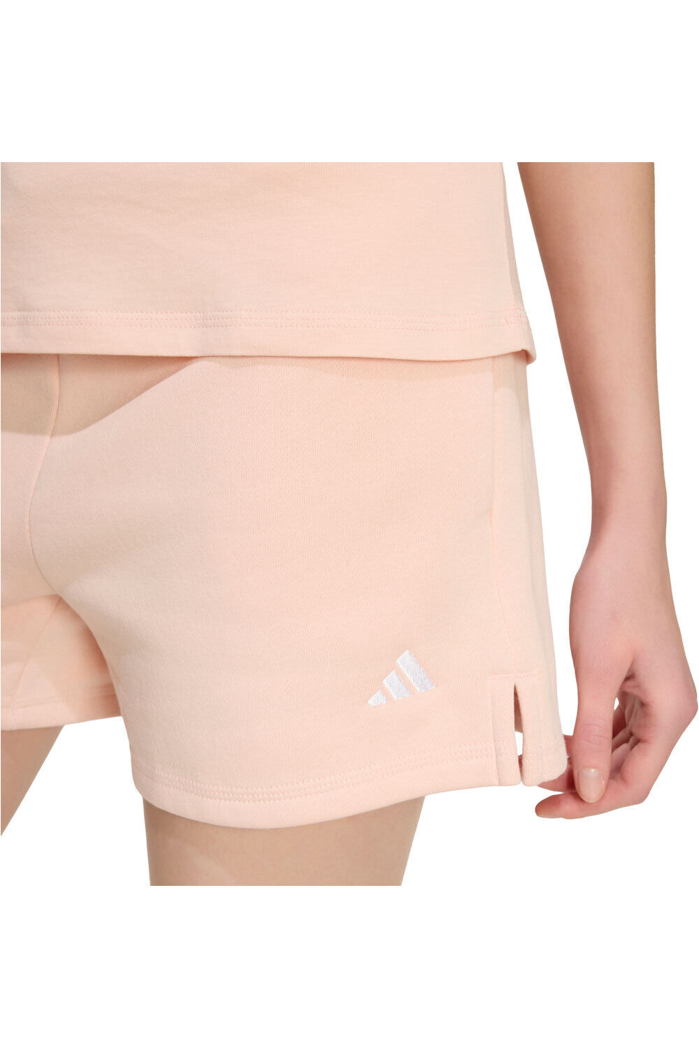 adidas pantalón corto deporte mujer ESSENTIALS SMALL LOGO FEEL COZY vista detalle