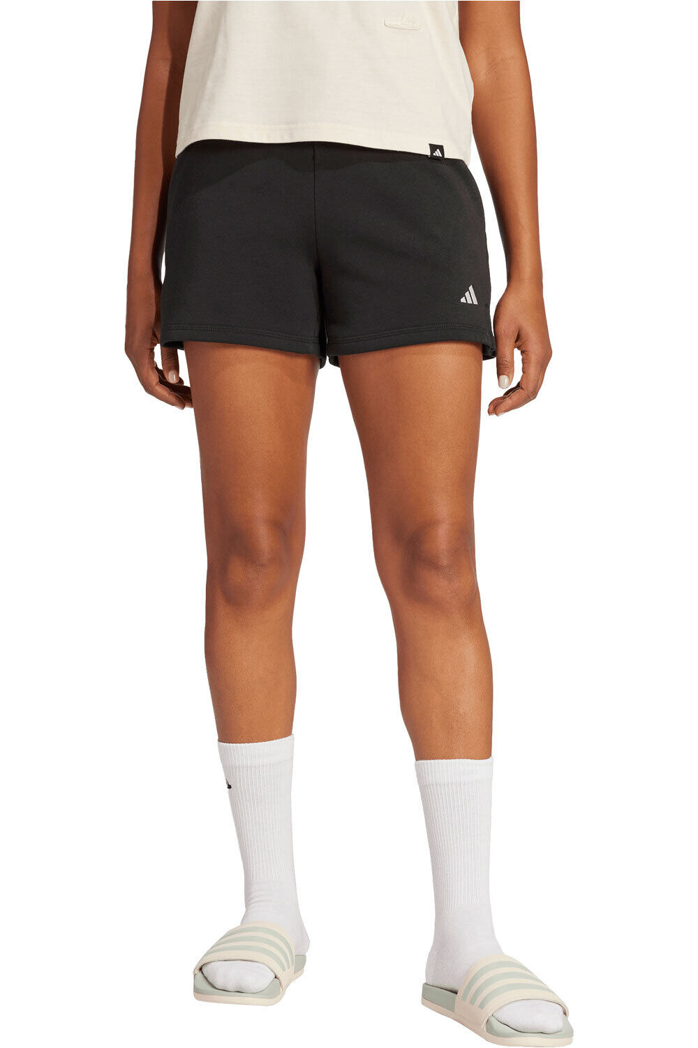 adidas pantalón corto deporte mujer ESSENTIALS vista frontal