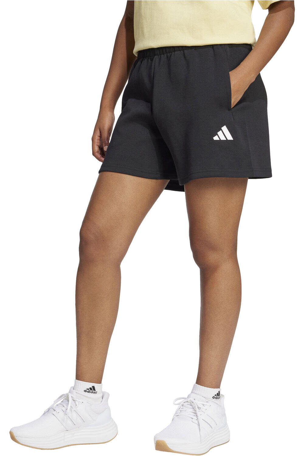 adidas pantalón corto deporte mujer W FI SL SHO vista frontal