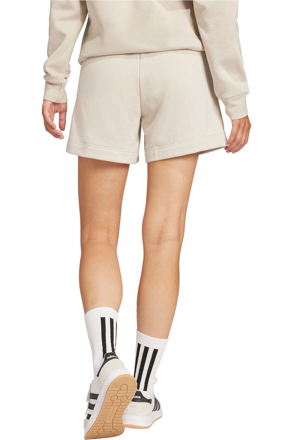 adidas pantalón corto deporte mujer W LIN FT SHO vista trasera