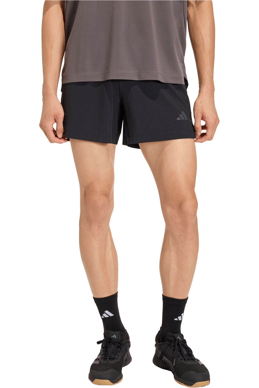 adidas pantalón corto fitness hombre D4T ESSENTIALS vista frontal