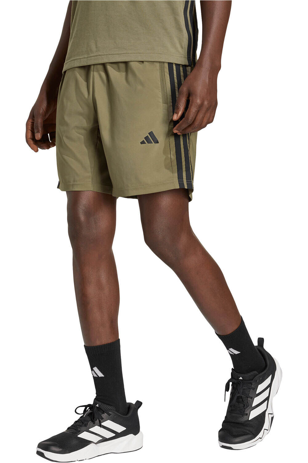adidas pantalón corto fitness hombre ESSENTIALS BASE 3 STRIPES vista frontal