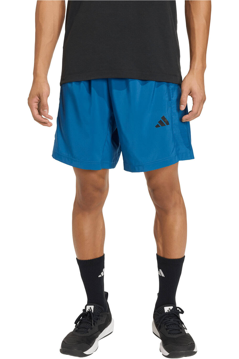 adidas pantalón corto fitness hombre ESSENTIALS BASE 3 STRIPES vista frontal