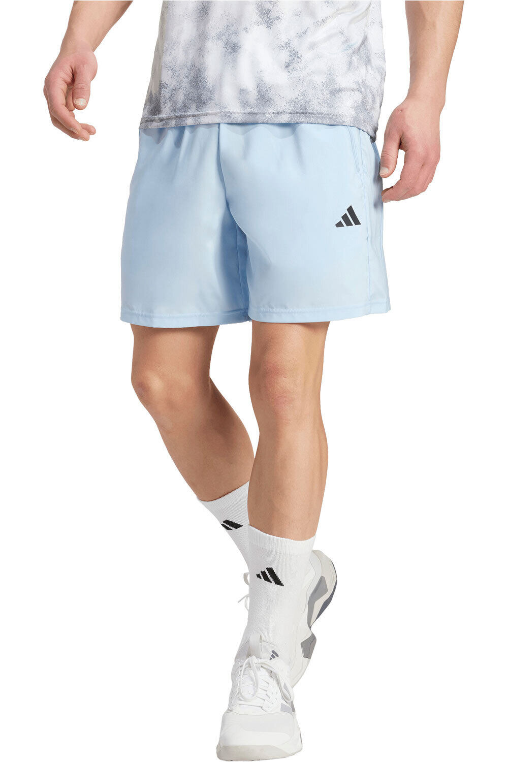 adidas pantalón corto fitness hombre TRAIN ESSENTIALS WOVEN vista frontal