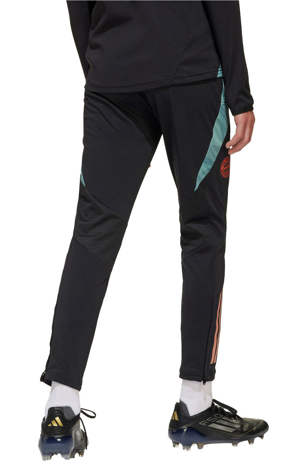 adidas pantalón futbol niño B.MUNICH 25 TR PNTY vista trasera