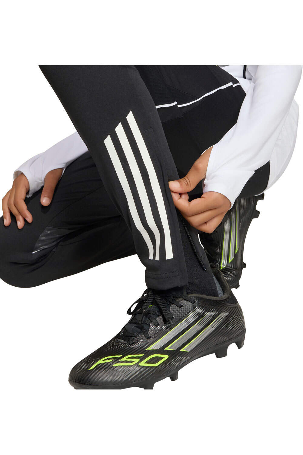 adidas pantalón futbol niño REAL MADRID AVENGERS 25/26 TIRO25 vista detalle