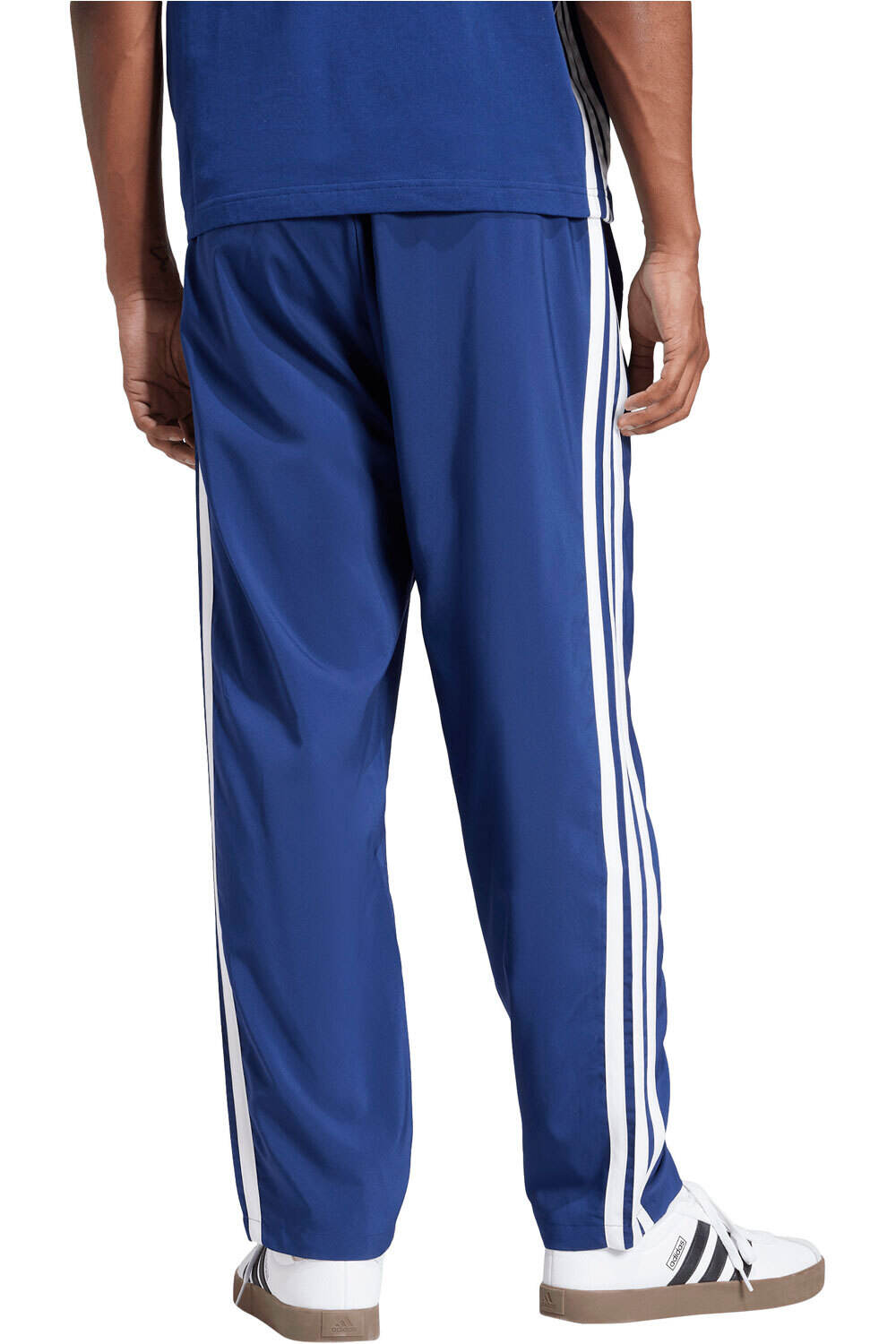 adidas pantalón hombre ESSENTIALS THREE STRIPES vista trasera