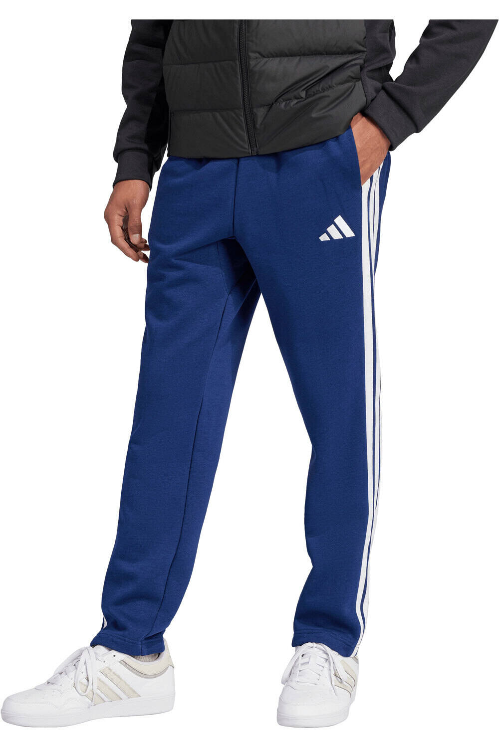 adidas pantalón hombre FELPA ABIERTO ESSENTIALS 3 STRIPES vista frontal