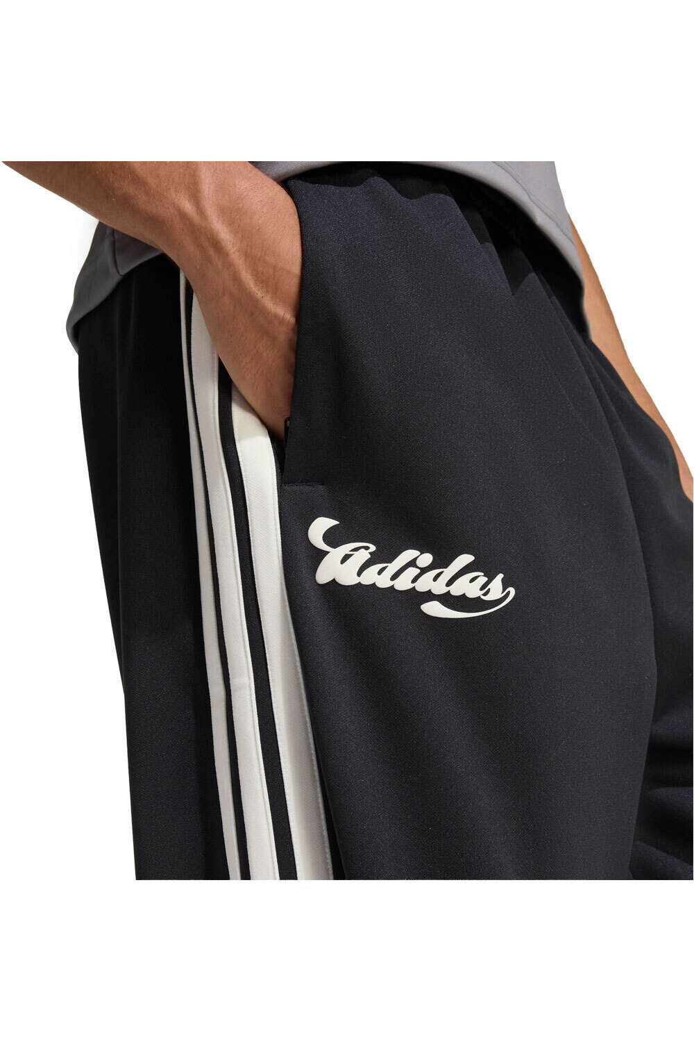 adidas pantalón hombre HOUSE OF TIRO X COMMON GOAL vista detalle