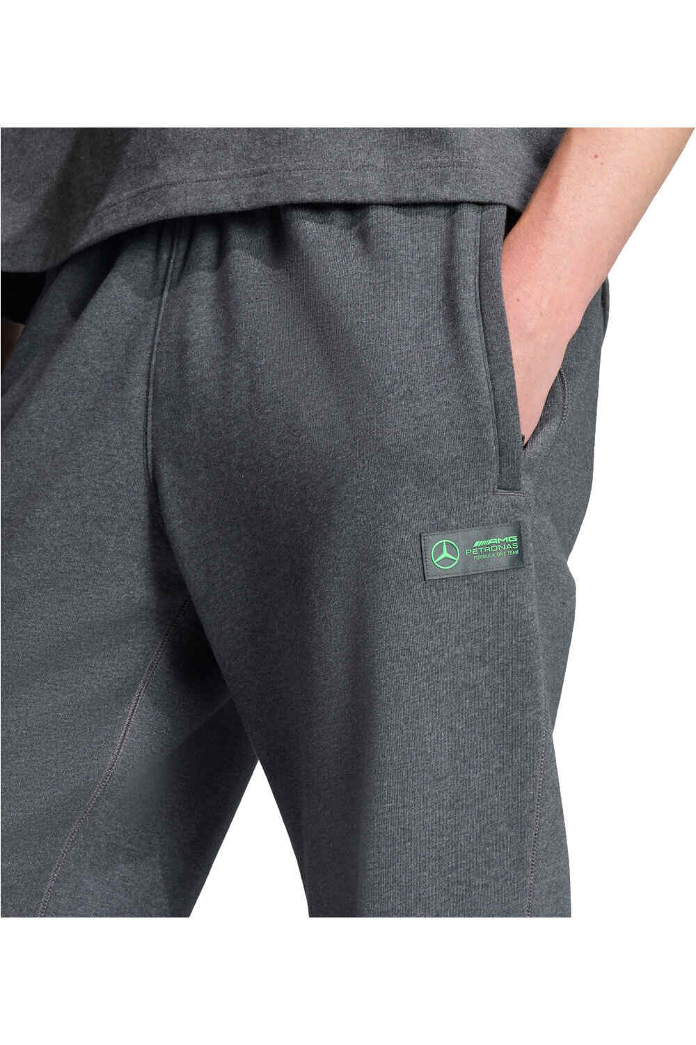 adidas pantalón hombre MERCEDES-AMG PETRONAS F1 vista detalle