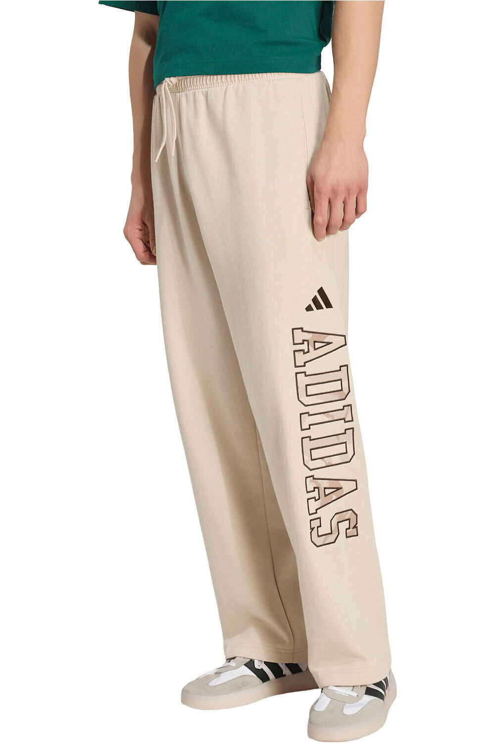 adidas pantalón hombre Pantaln camo Seasonal Essentials vista frontal