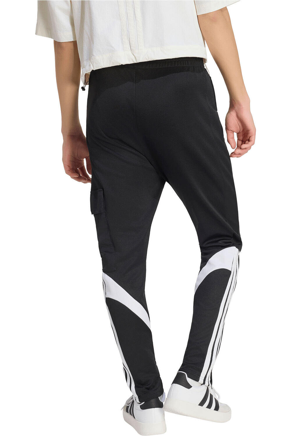 adidas pantalón hombre PANTALN TIPO CARGO HOUSE OF TIRO vista trasera