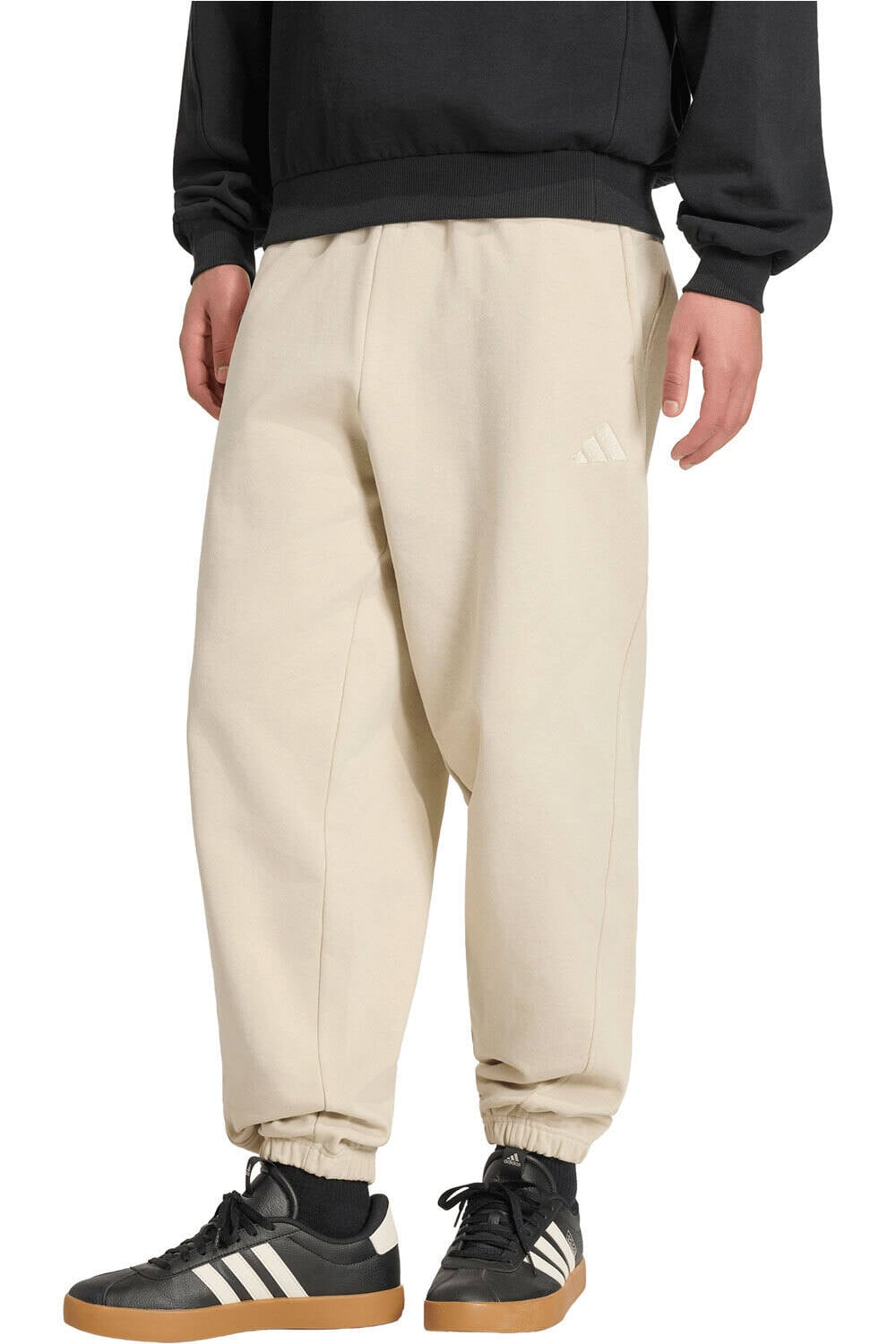 adidas pantalón hombre PANTALON PUNOS Y LOGO PEQUENO KIT vista frontal