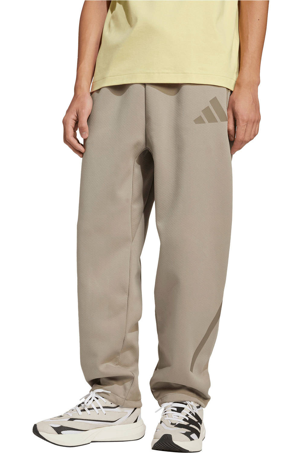 adidas pantalón hombre Z.N.E. Open-Hem vista frontal