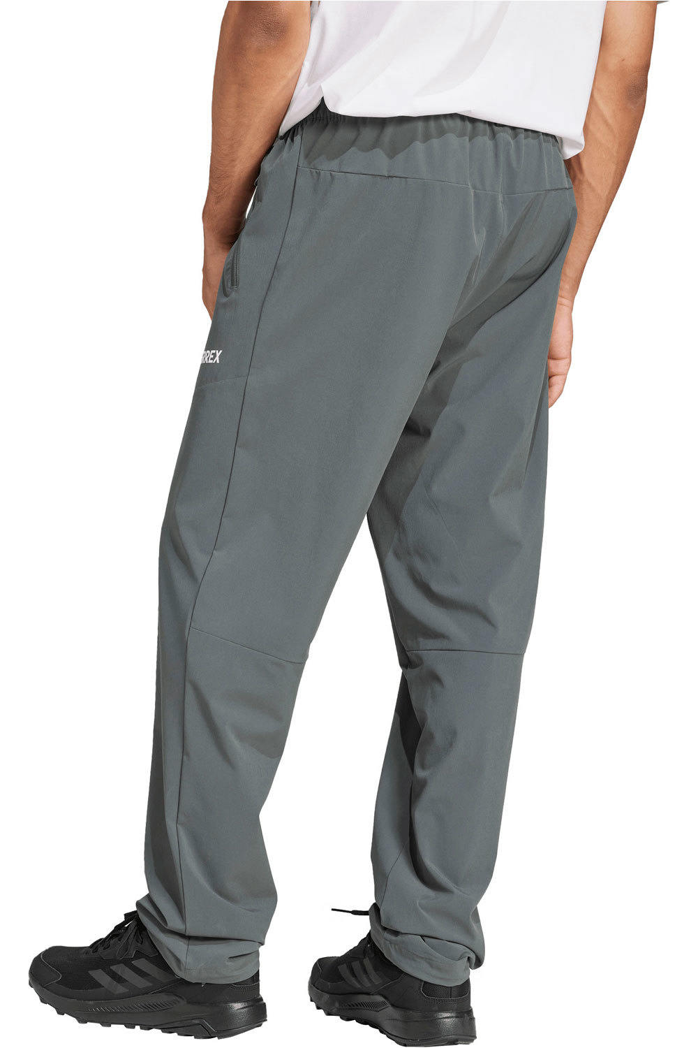 adidas pantalón montaña hombre Multi Essentials Stretch vista trasera