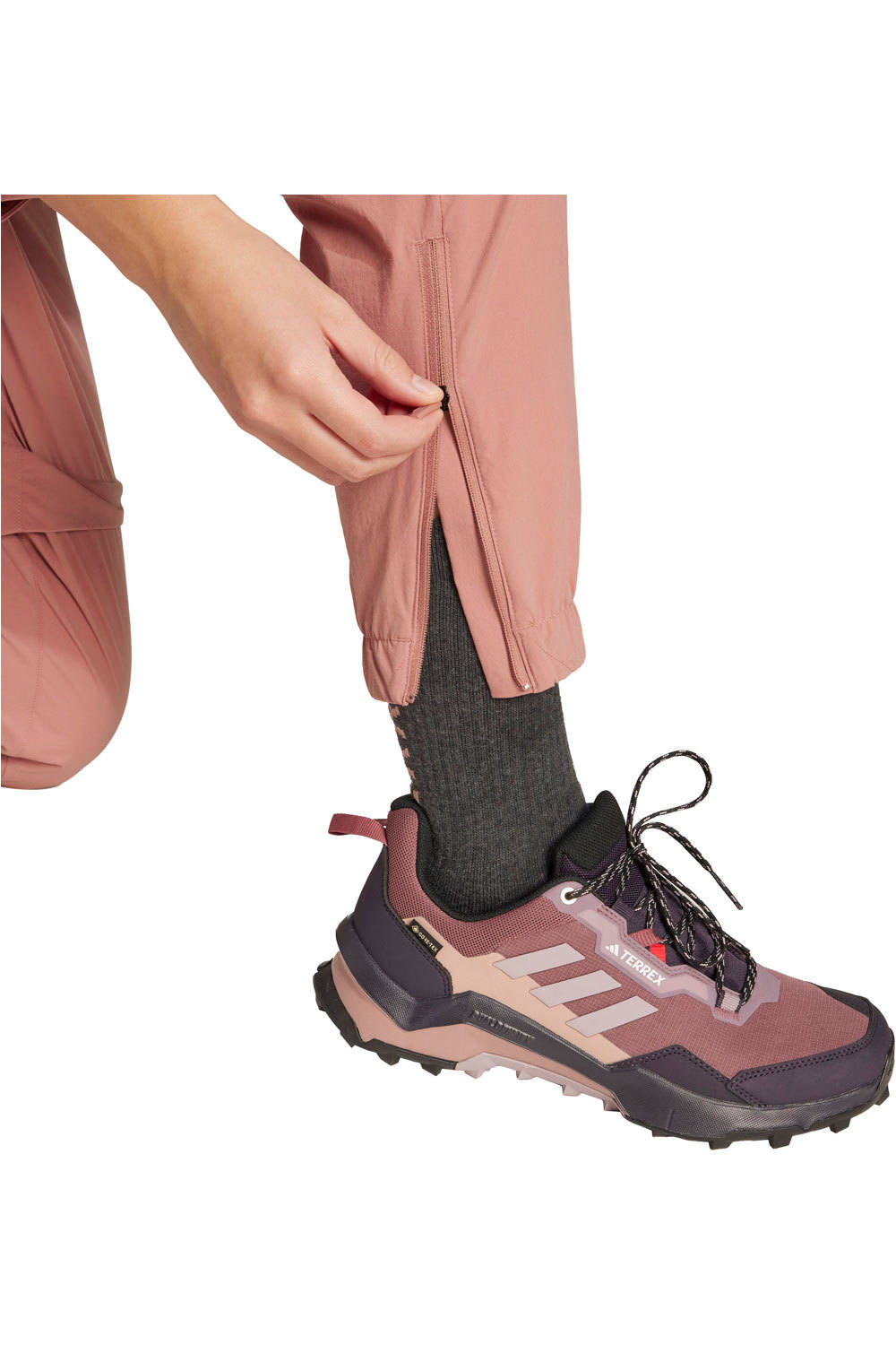 adidas pantalón montaña mujer Terrex Utilitas Hiking Zip-Off 04