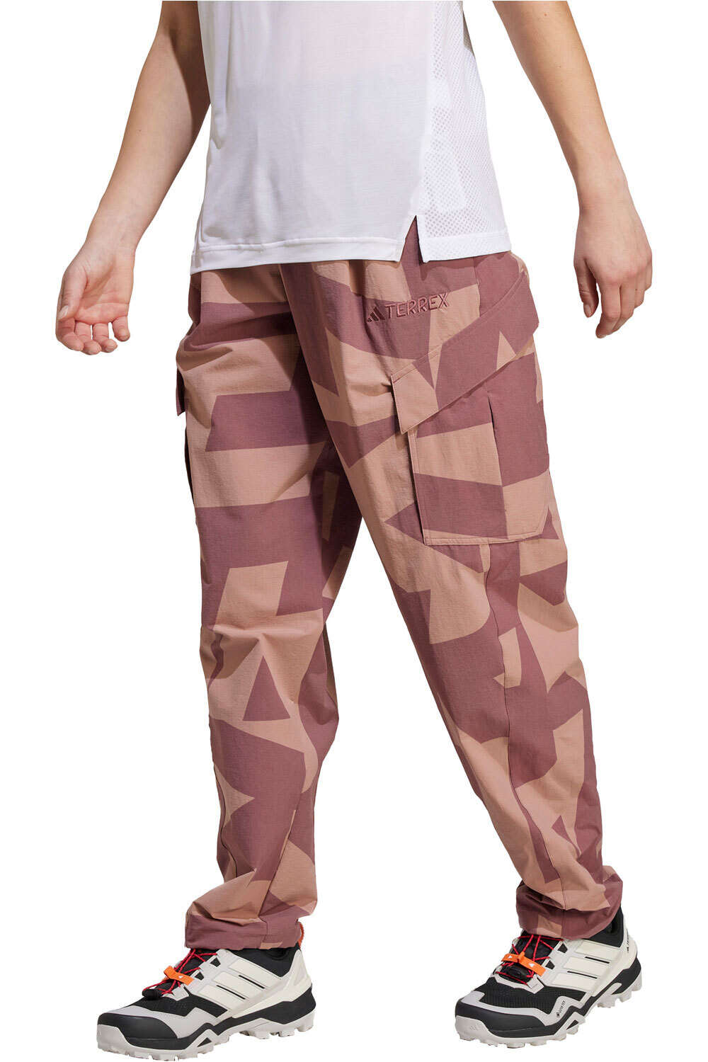 adidas pantalón montaña mujer W CARGO AOP P vista frontal