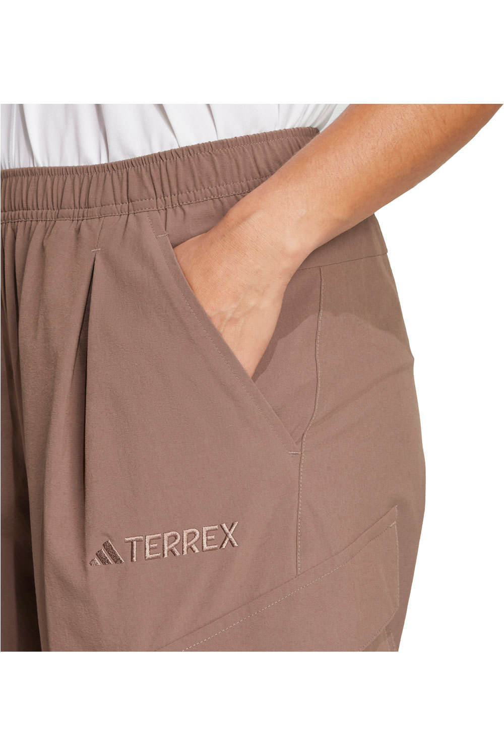 adidas pantalón montaña mujer W CARGO PANTS 04