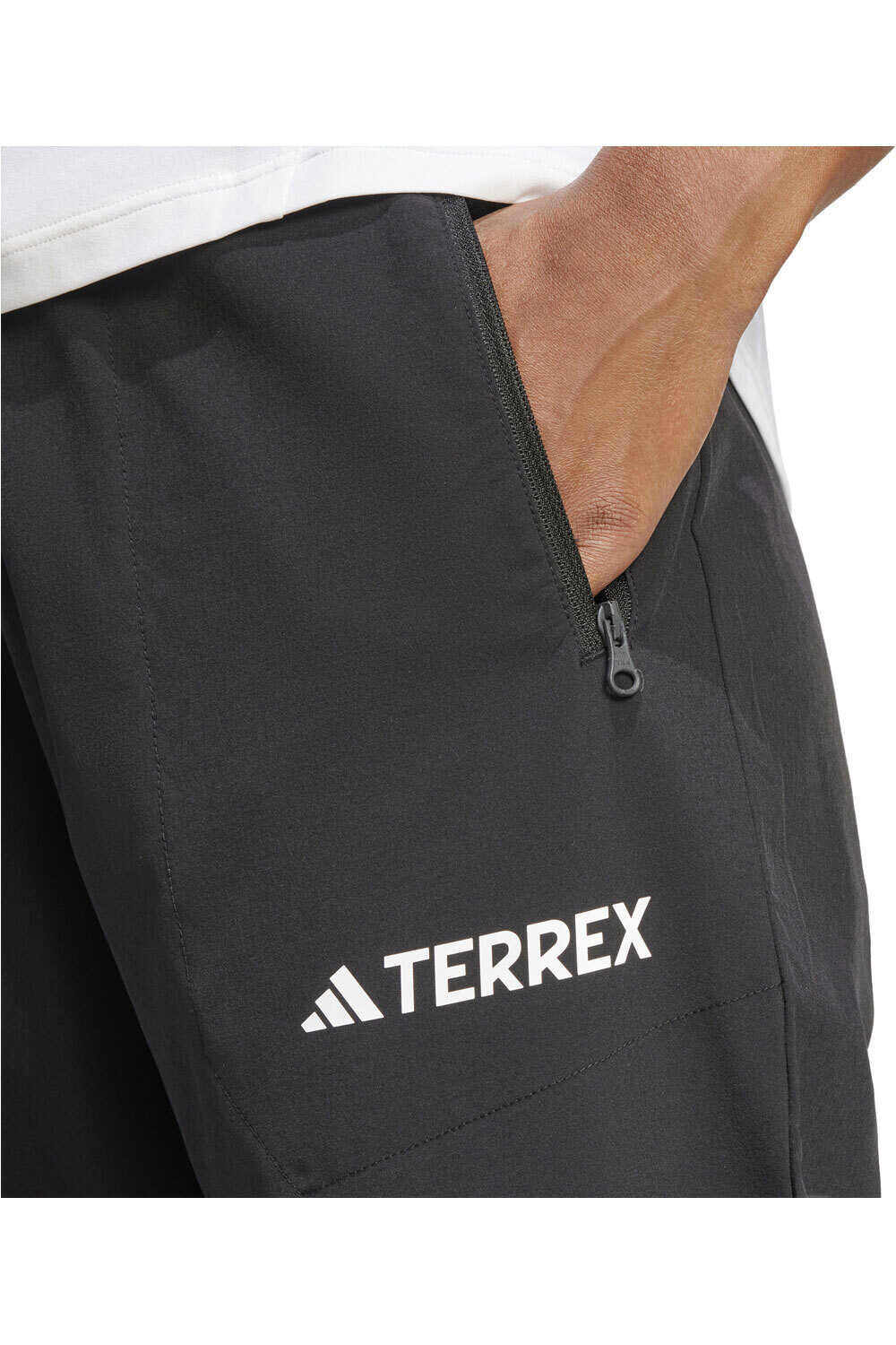 adidas pantalón montaña mujer W MT ESS PANTS 03