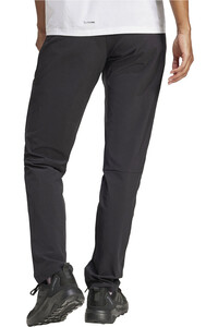 adidas pantalón montaña mujer W MT ESS PANTS vista trasera