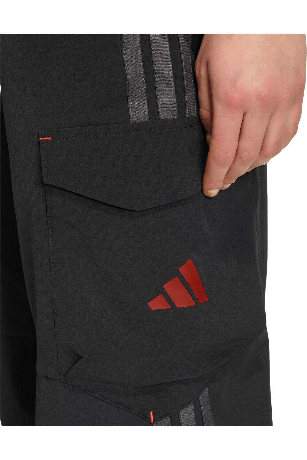 adidas pantalón mujer AUDI FORMULA ONE TEAM MECHANICS vista detalle
