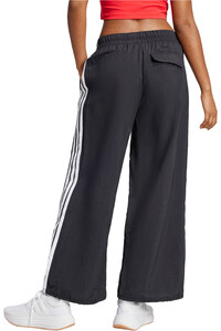 adidas pantalón mujer ESSENTIALS 3-STRIPES WOVEN PARACHUTE vista trasera