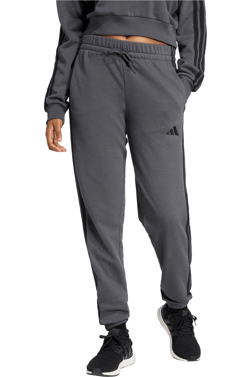 adidas pantalón mujer ESSENTIALS CUFFED 3 BANDAS vista frontal