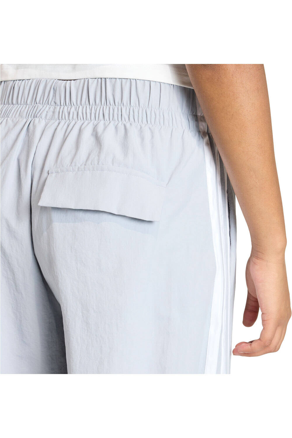 adidas pantalón mujer ESSENTIALS LIFESTYLE WOVEN 3S vista detalle