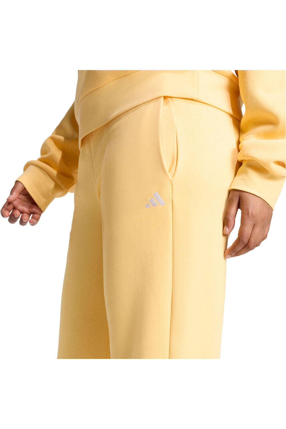 adidas pantalón mujer ESSENTIALS SMALL LOGO FEEL COZY vista detalle