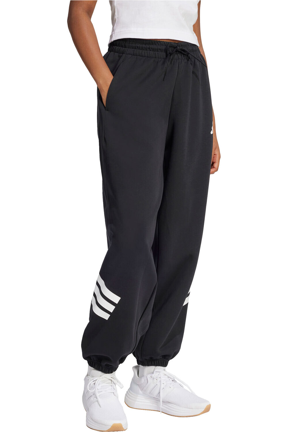 adidas pantalón mujer FUTURE ICONS 3-STRIPES PARACHUTE vista detalle