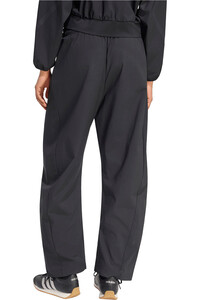 adidas pantalón mujer PANTALN ADIDAS Z.N.E. WOVEN vista trasera