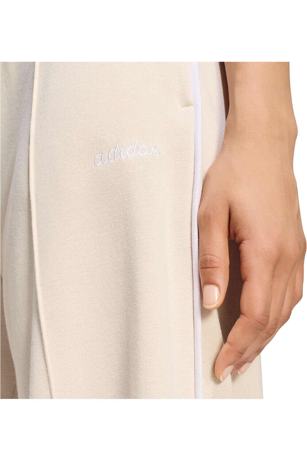 adidas pantalón mujer Pantaln bordado Seasonal Ess Colorpop vista detalle
