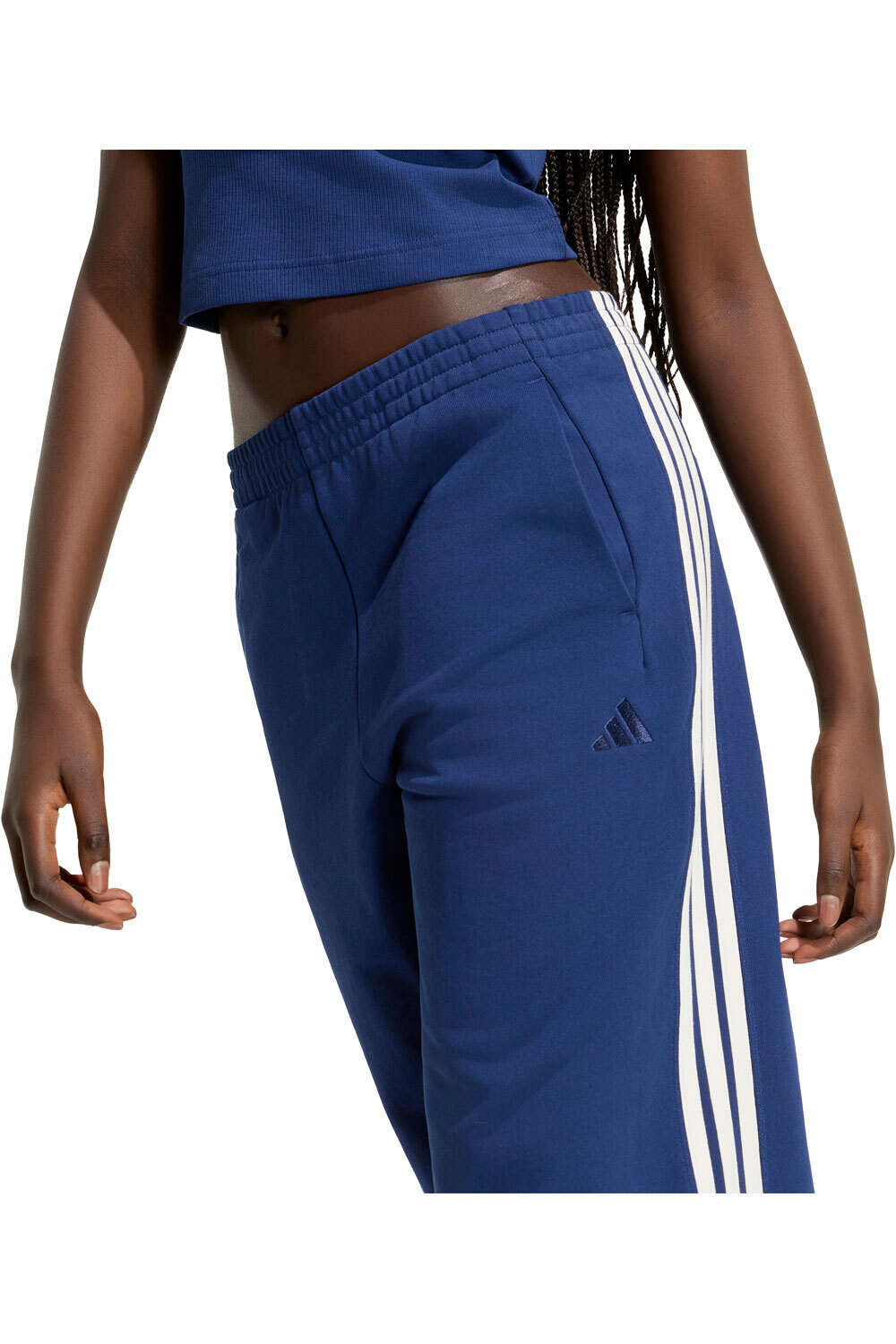adidas pantalón mujer PANTALN HOLGADO ADIDAS KIT 3 STRIPES vista detalle