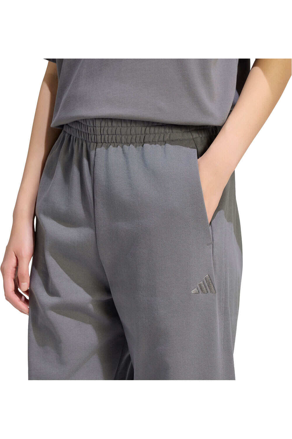 adidas pantalón mujer PANTALN KIT SMALL LOGO CUFFED vista detalle
