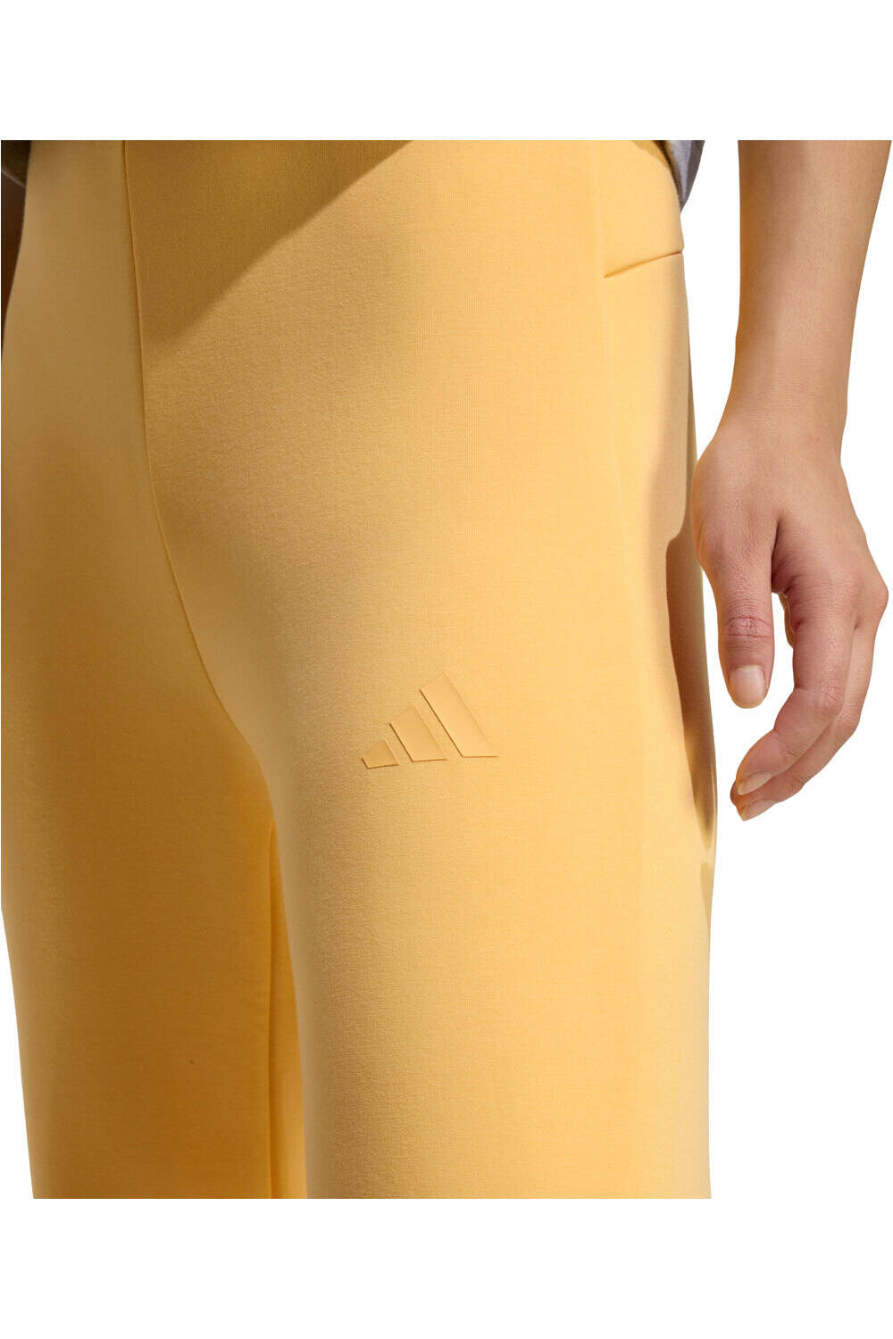 adidas pantalón mujer SOFT LUX FLARED vista detalle