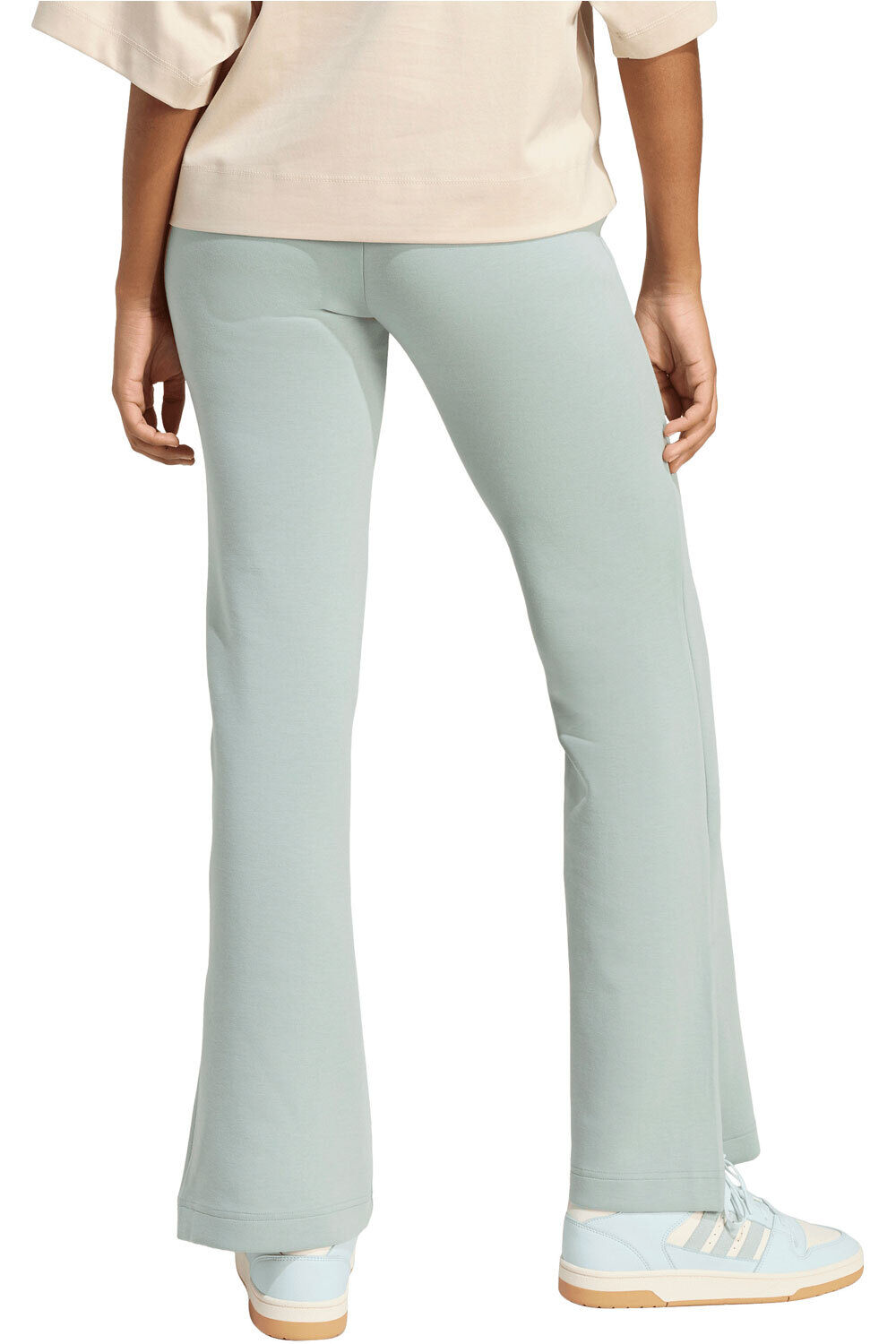 adidas pantalón mujer SOFT LUX FLARED vista trasera