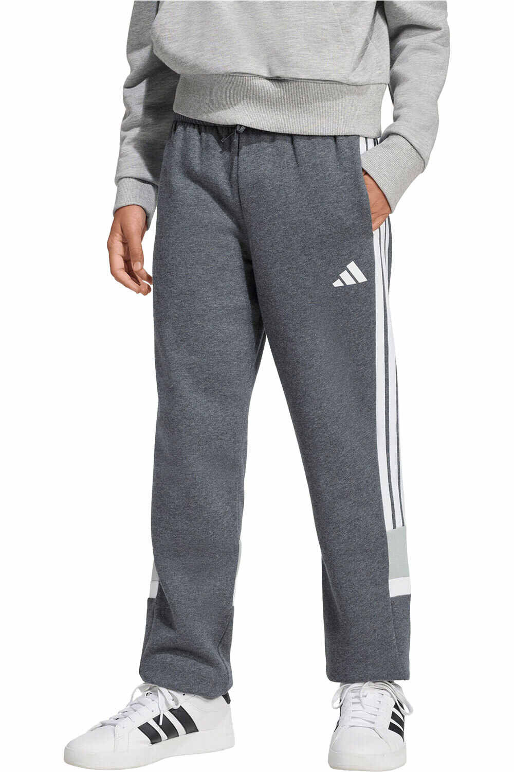 adidas pantalón niño SEASONAL ESSENTIALS TIBERIO 3 BANDAS vista frontal