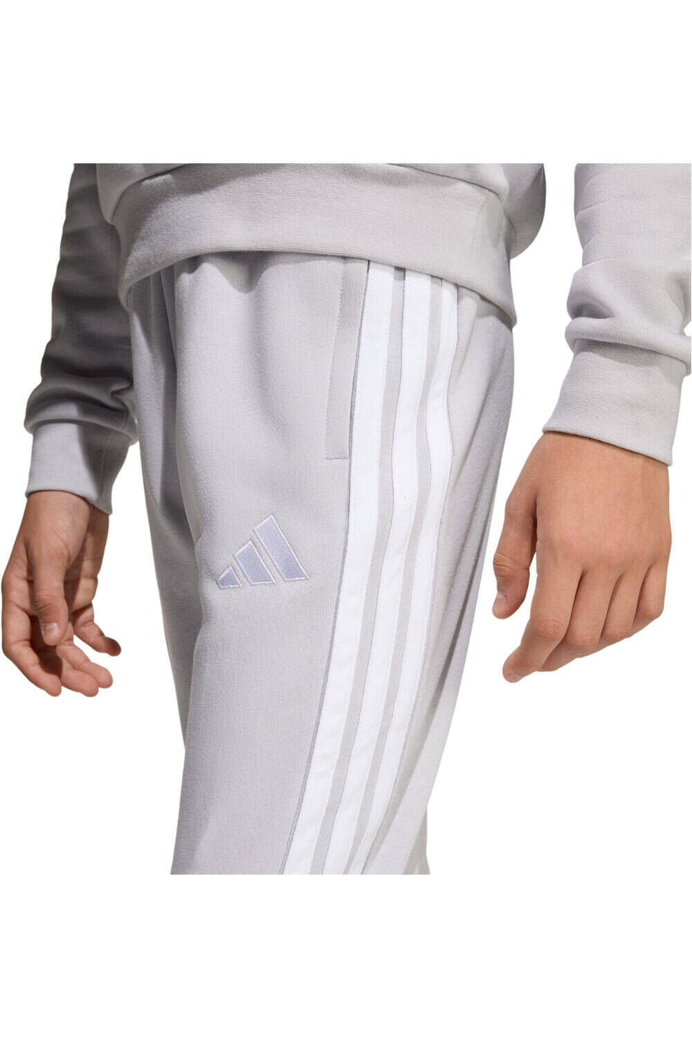 adidas pantalón niño TIRO26 vista detalle